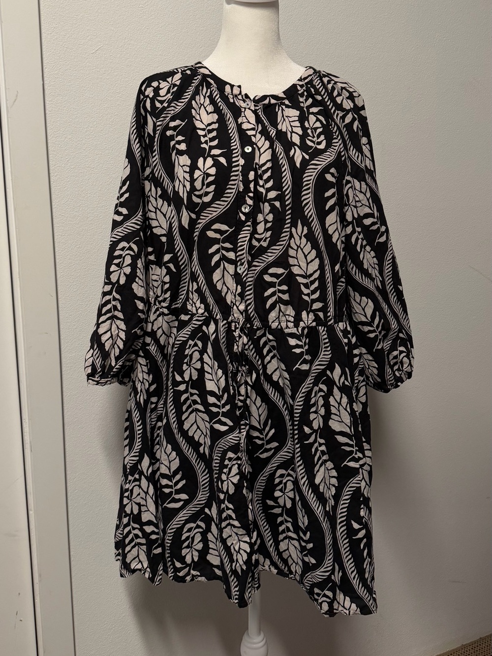 H&M Leaf Print Drawstring Waist Mini Dress XL Black White Boho